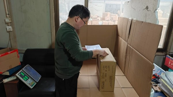 Inspeccionar las marcas exteriores de los cartones