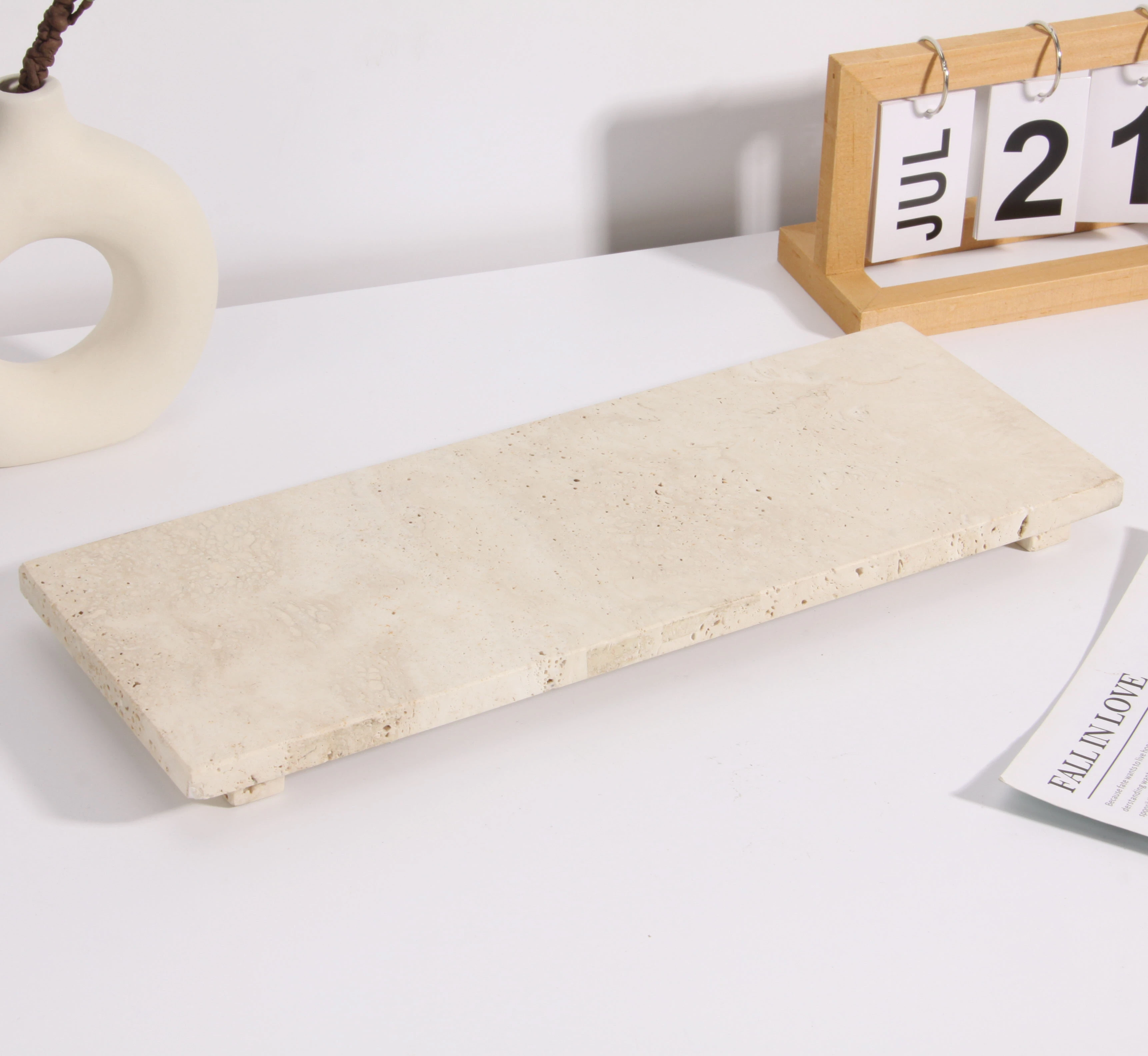 Lujosa pieza central rectangular de travertino
